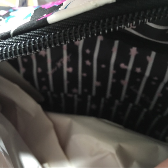 BETSEY JOHNSON QUILTED FLORAL WEEKENDER BAG - Picture 7 of 8